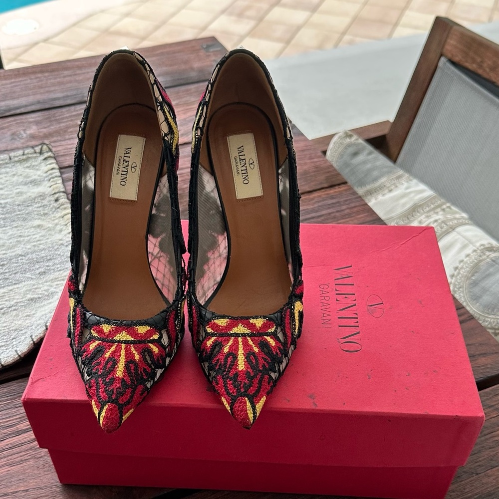 Valentino Garavani Women Shoes EURO 8.5/ USA 7.5